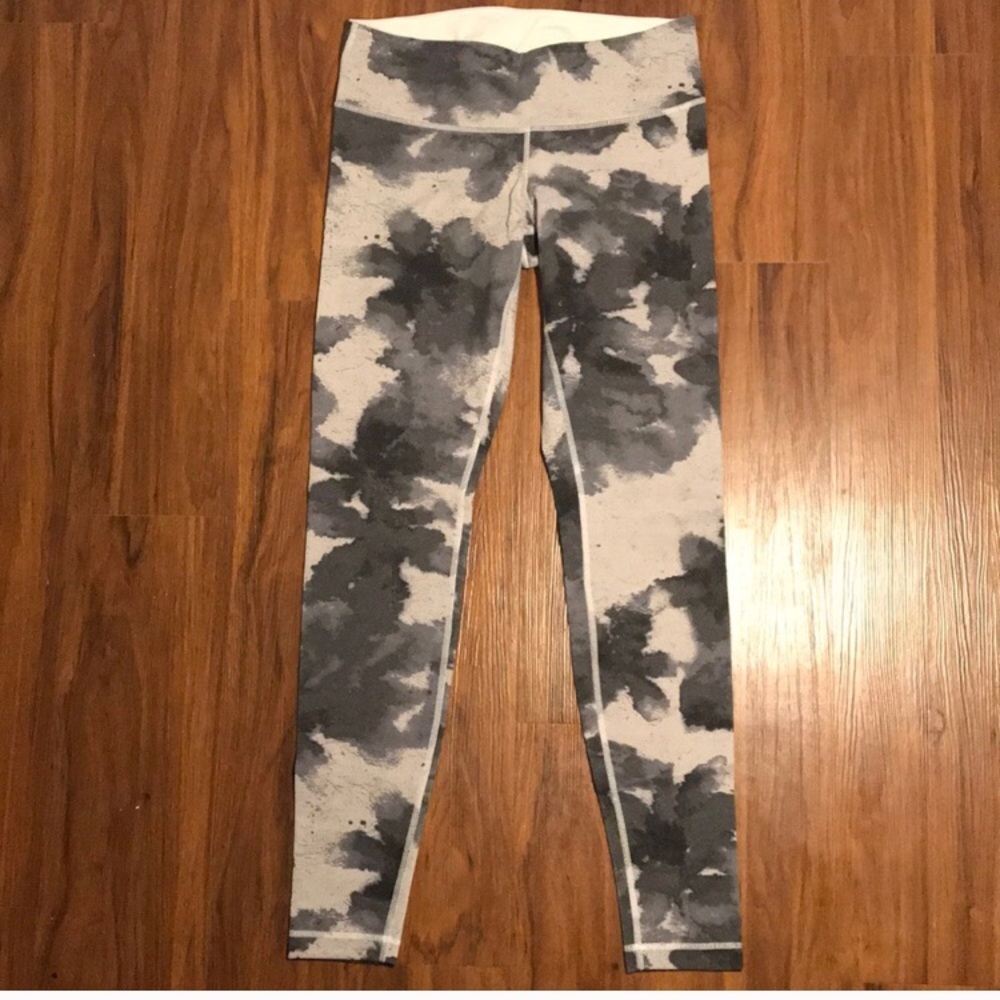 Lululemon Wunder Under full length Floral Leggings